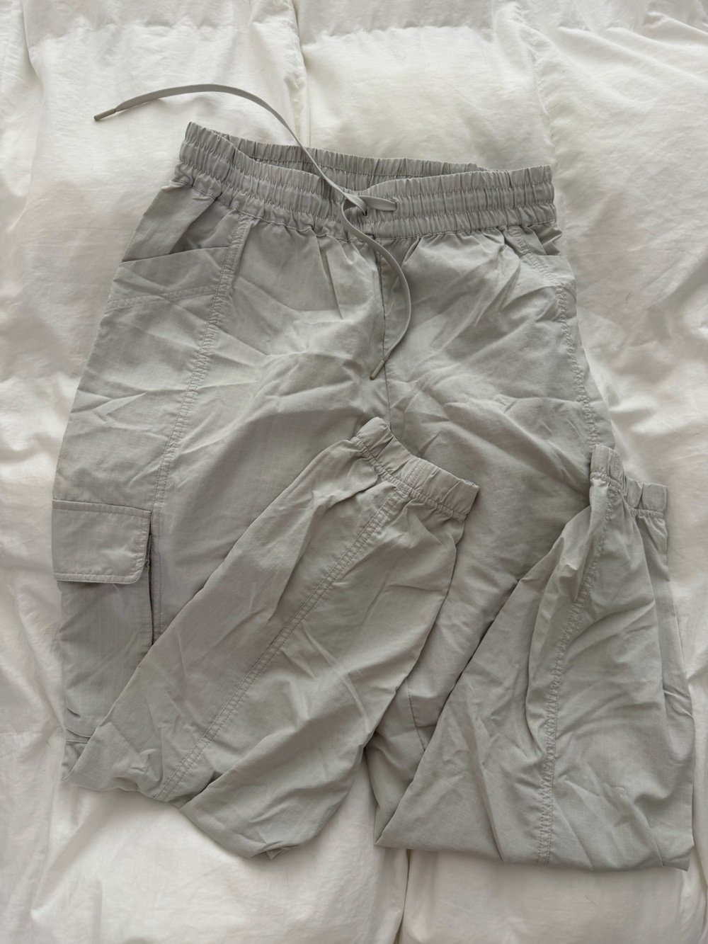 Fabletics Lightweight Cargo Jogger Pants - Light Gray